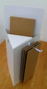 カウンター什器　三角形