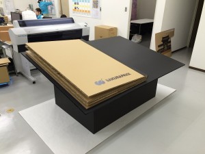 絵本の台＿飛び出す絵本をのせる